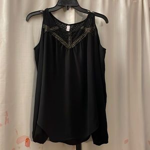 Black, long sleeve with gold accents. Light shirt.